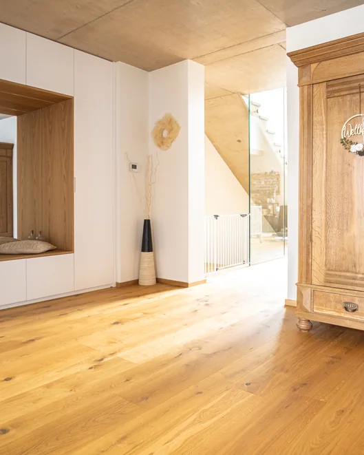 Parquet chêne posé dans un couloir