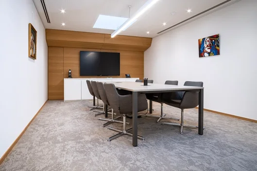 Réalisation de Buedemleër — salle de réunion équipée d’un sol textile