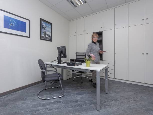 Modernisation de notre bureau. Traitement sur place : brossé, huilé blanc