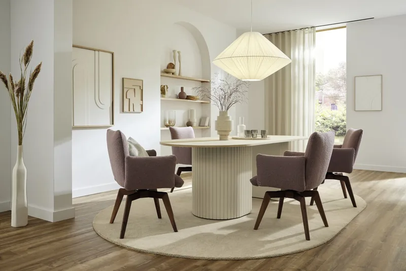 Moquette frisée beige dans une salle à manger